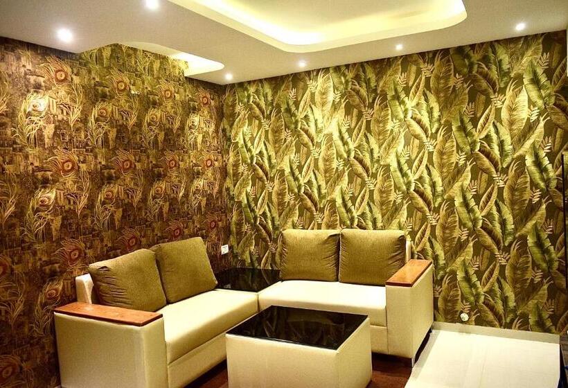 سوییت خانوادگی, Kesinovo Suites