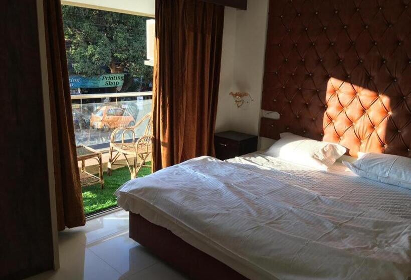 سوییت جونیور با بالکن, Kesinovo Suites