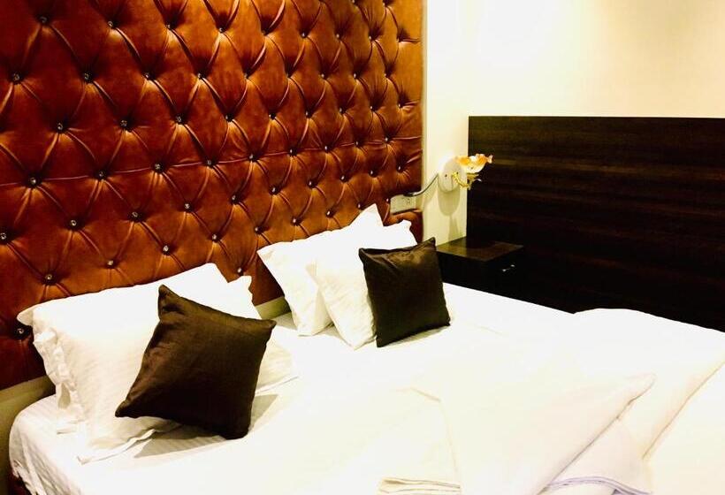 سوییت جونیور با بالکن, Kesinovo Suites