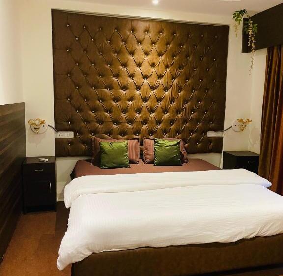 سوییت جونیور با بالکن, Kesinovo Suites