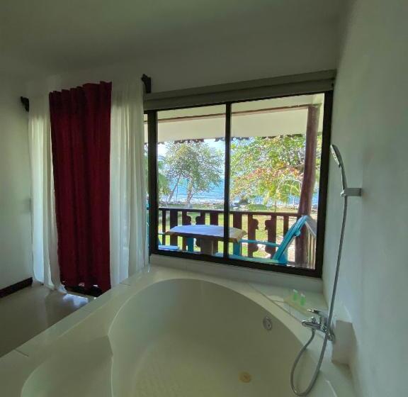 اتاق لوکس با بالکن و چشم‌انداز دریا, Ocean View Lodge
