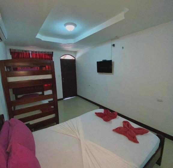 اتاق استاندارد چهارنفره با بالکن, Ocean View Lodge