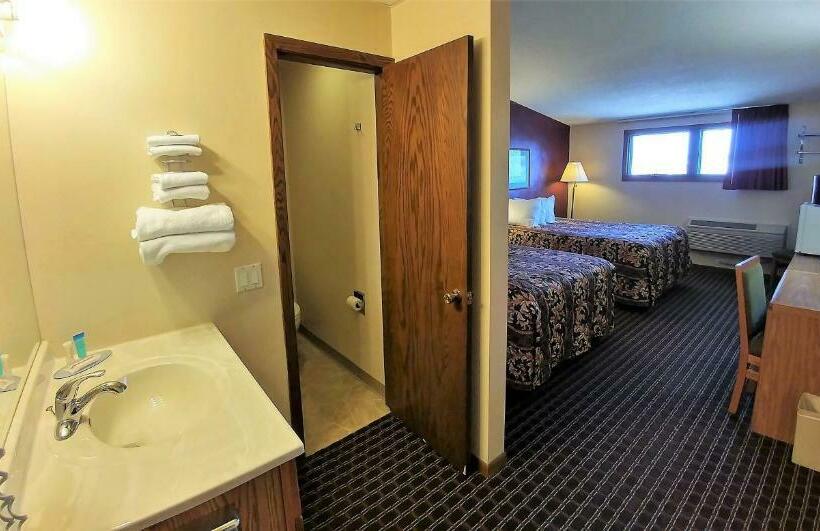 Номер Стандарт 2 Двуспальные Кровати, Red Carpet Inn  Windom