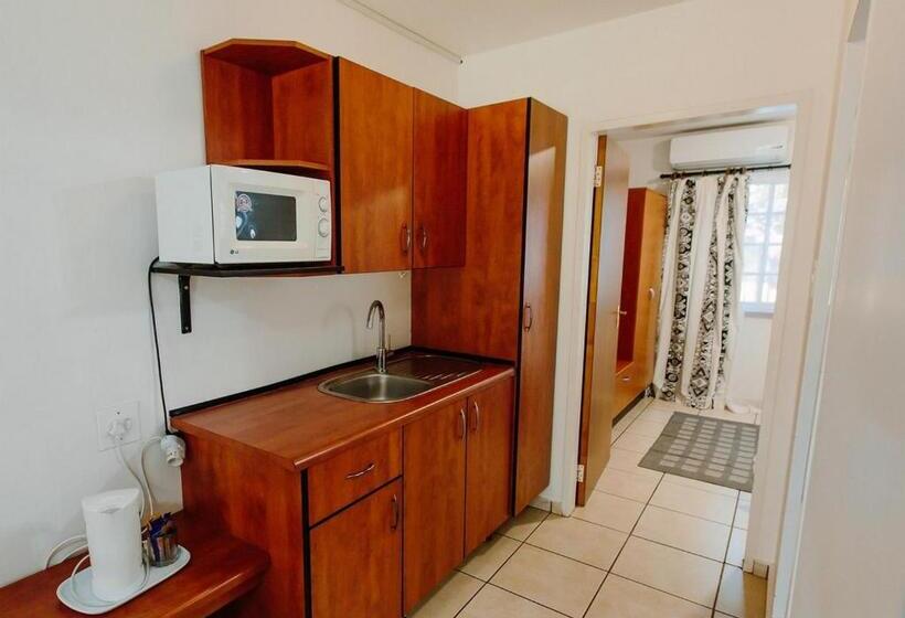 Номер Deluxe, Golden Candle Guest House
