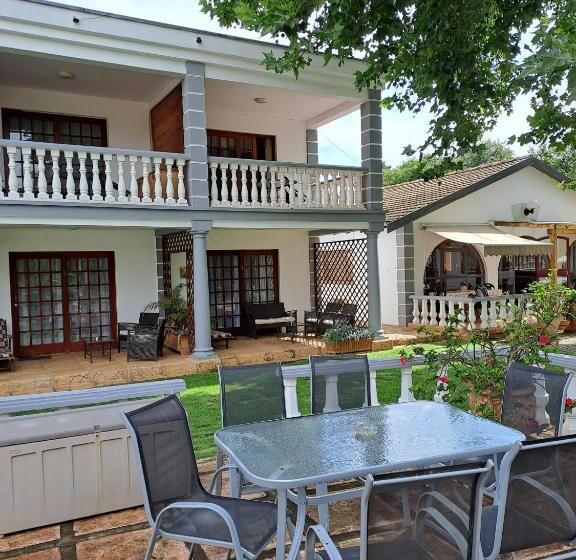 발코니 디럭스 룸, Golden Candle Guest House