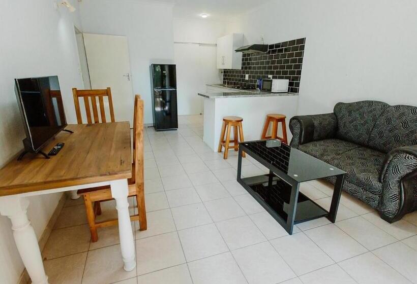 Апартаменты 1 Спальня Вид на Сад, Golden Candle Guest House