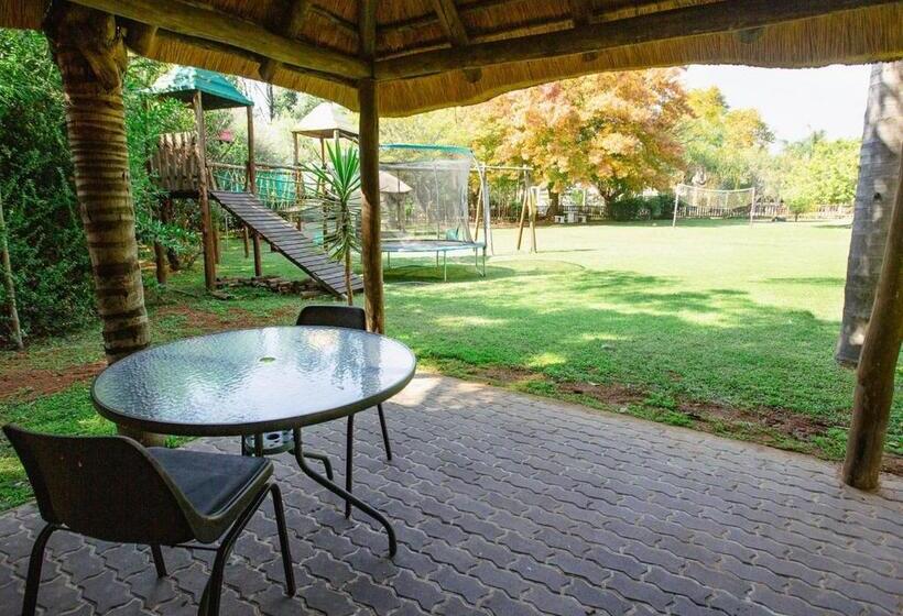 Бунгало Стандарт Вид на Сад, Golden Candle Guest House