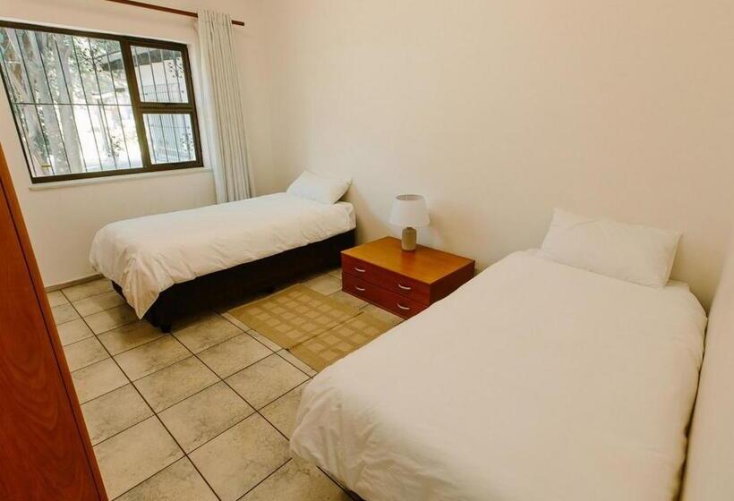 Апартаменты 1 Спальня Вид на Сад, Golden Candle Guest House