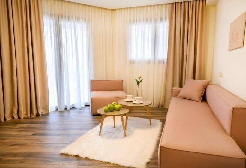 سوییت خانوادگی, Emerald Suites