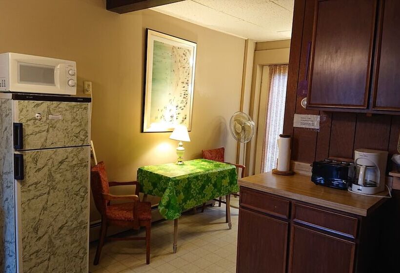 Студия Стандарт, Brookside Motor Inn