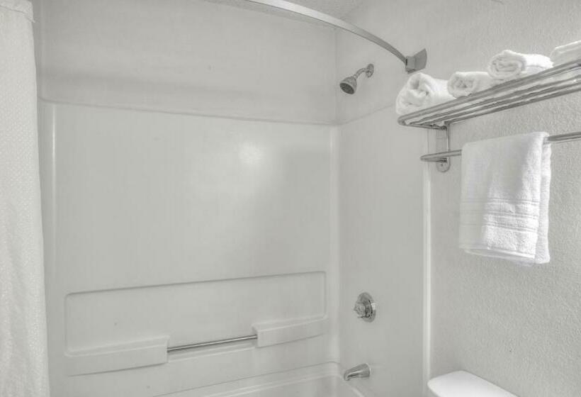 اتاق استاندارد با تخت بزرگ, Super 8 By Wyndham Augusta