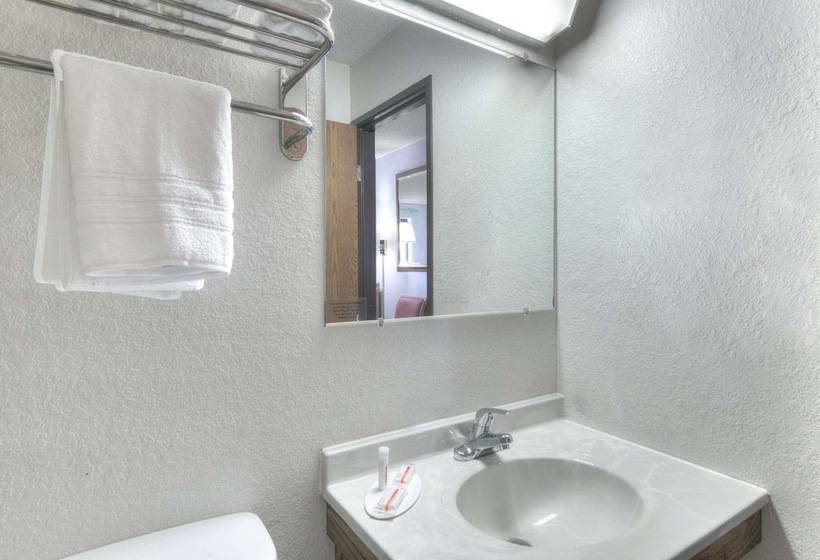 اتاق استاندارد با 2 تخت دوبل, Super 8 By Wyndham Augusta