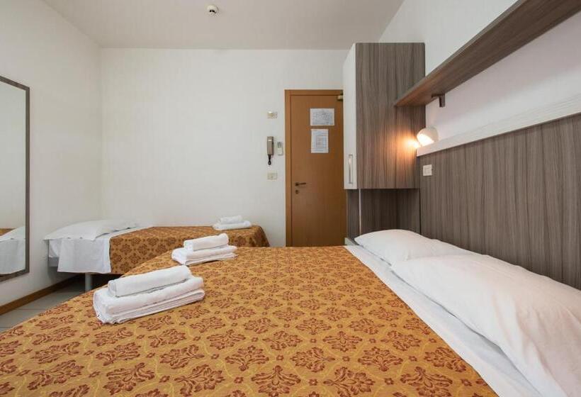 غرفة قياسية ثلاثية, La Plata Hotel   Con Piscina