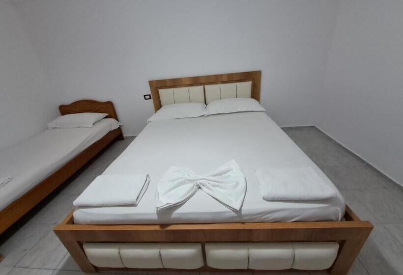 اتاق استاندارد سه نفره, Guest House Argjiro Castle