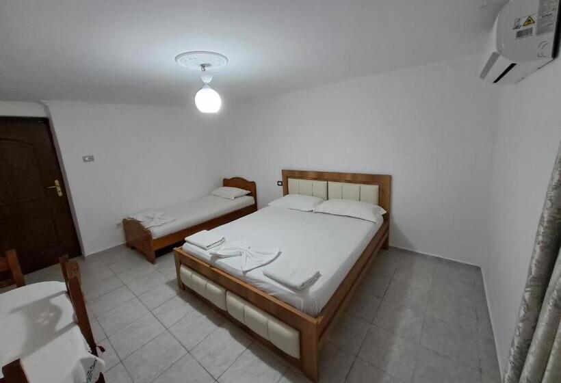 스탠다드 트리플 룸, Guest House Argjiro Castle