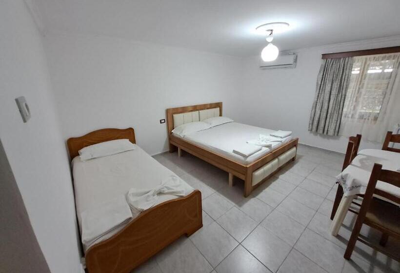 اتاق استاندارد سه نفره, Guest House Argjiro Castle