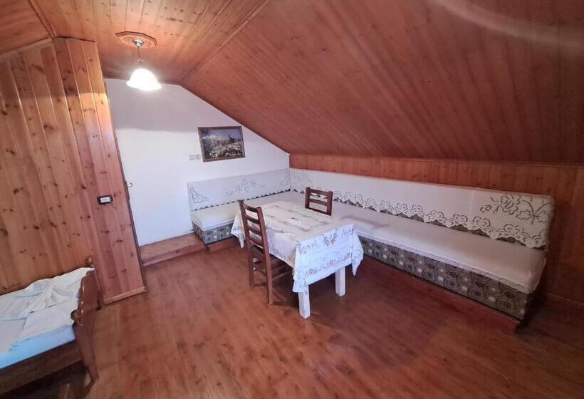 اتاق خانوادگی, Guest House Argjiro Castle