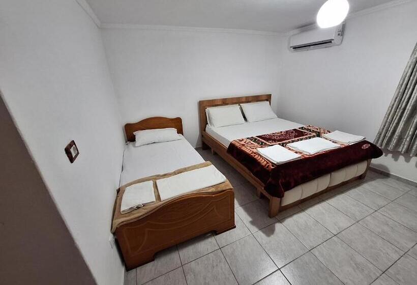 اتاق لوکس با چشم‌انداز, Guest House Argjiro Castle