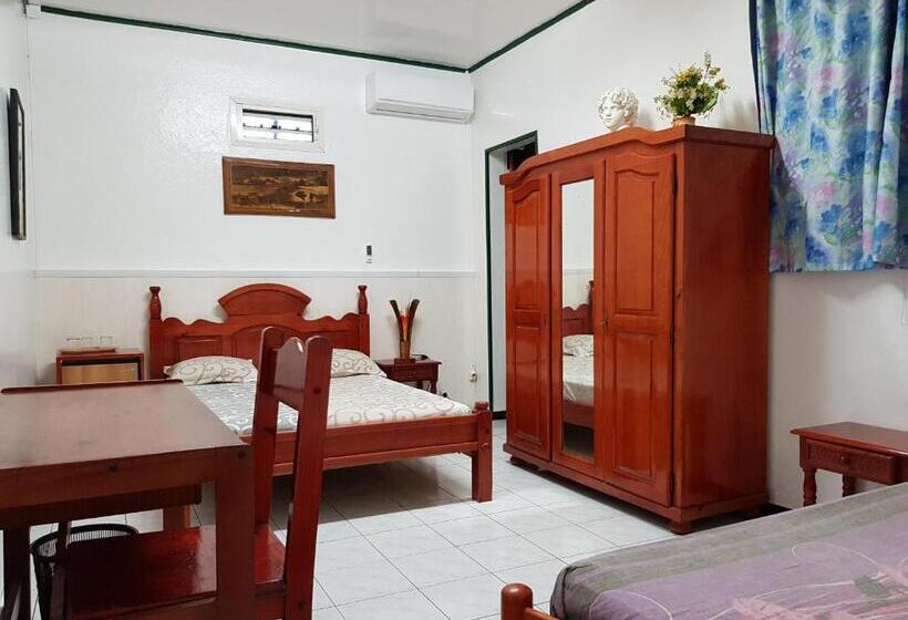 اتاق استاندارد سه نفره, Chez Papa Daya