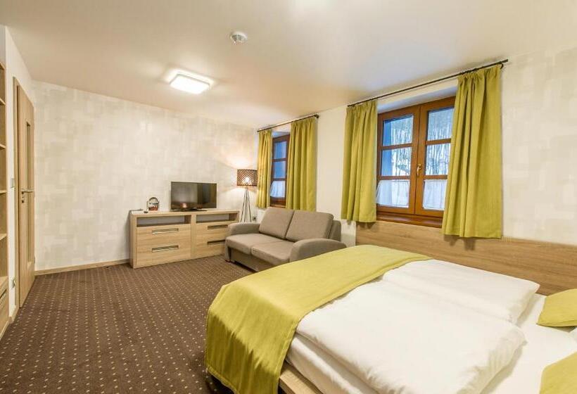 Family Suite, Restaurace A Penzion Bludoveček