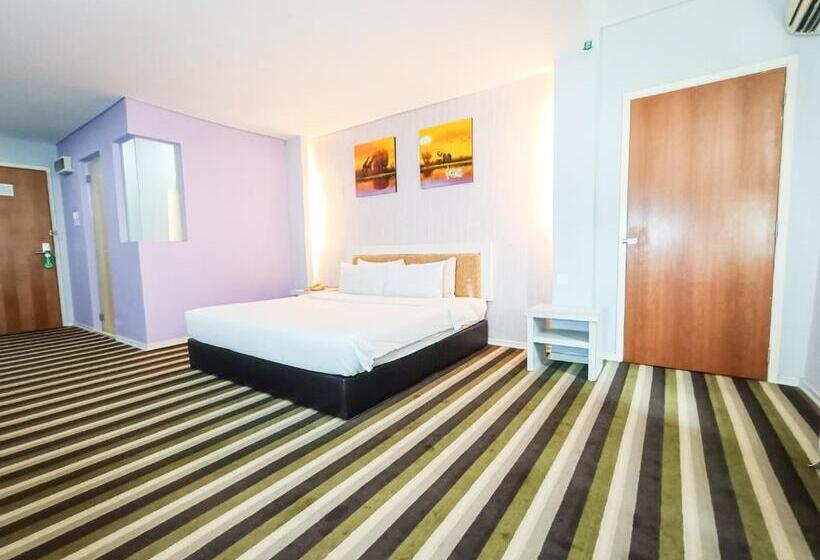غرفة ديلوكس سرير كينج, First Residence Hotel By Rvh