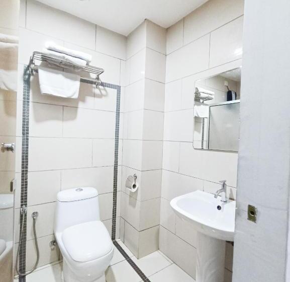 اتاق لوکس با تخت بزرگ, First Residence Hotel By Rvh