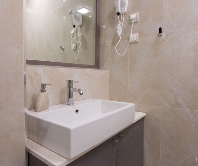 اتاق استاندارد, Omia