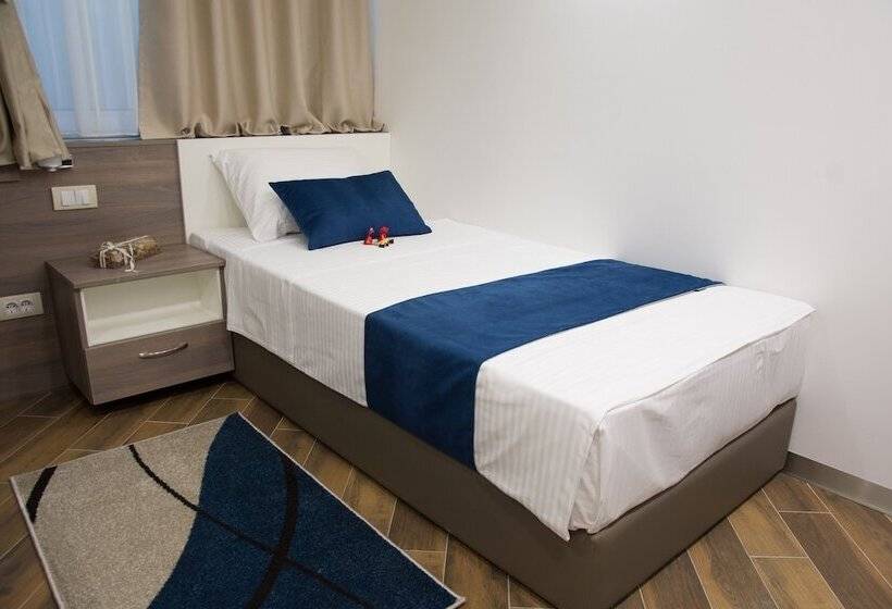 اتاق استاندارد یک نفره, Omia