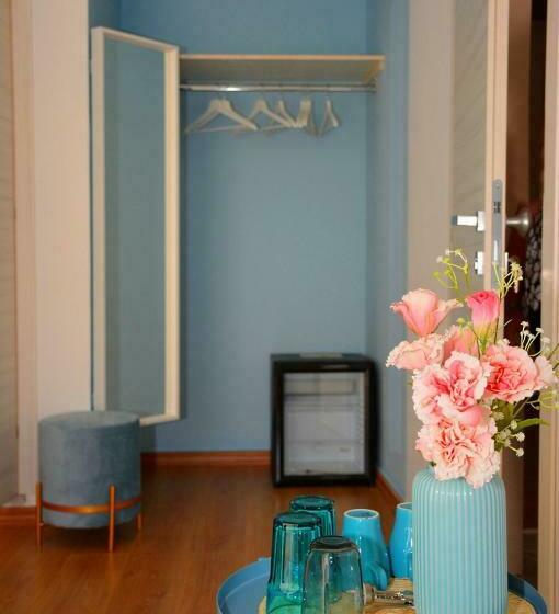 اتاق استاندارد سه تخته با بالکن, Mia's Rooms