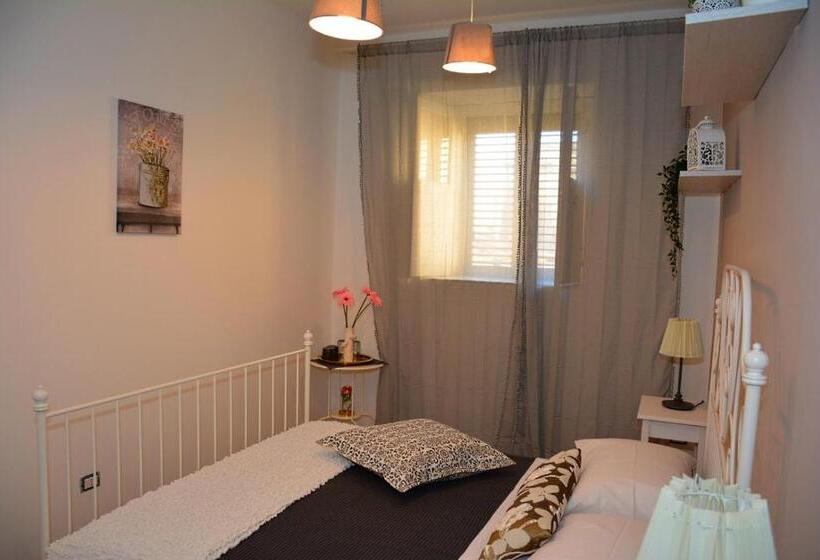 اتاق استاندارد, Mia's Rooms