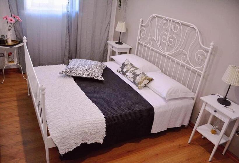 اتاق استاندارد, Mia's Rooms