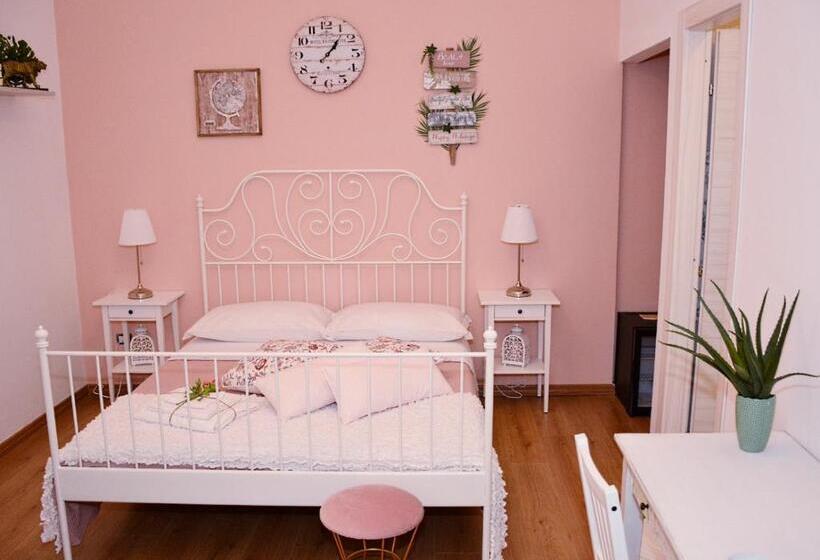 اتاق استاندارد, Mia's Rooms
