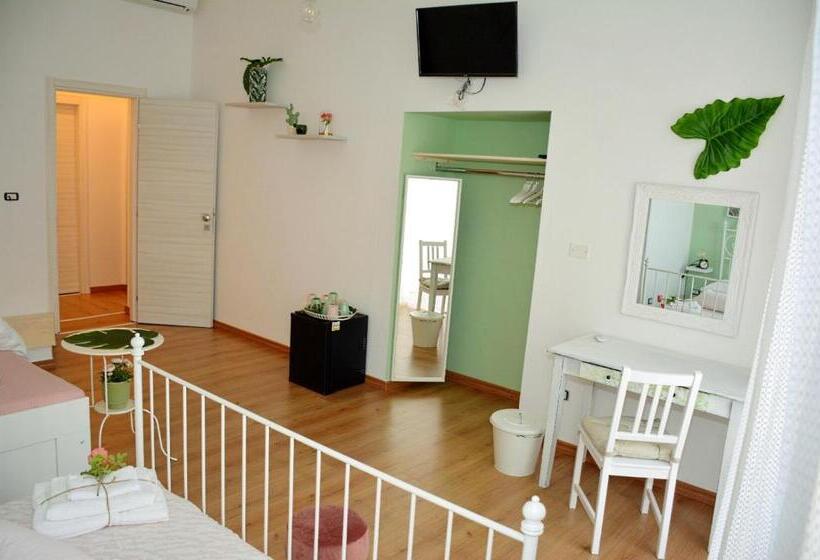 اتاق سوپریور چهار تخته, Mia's Rooms