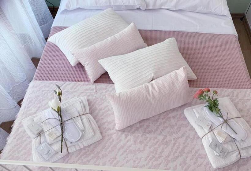 اتاق سوپریور چهار تخته, Mia's Rooms