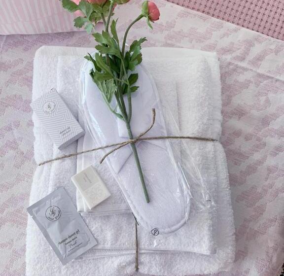 اتاق سوپریور چهار تخته, Mia's Rooms