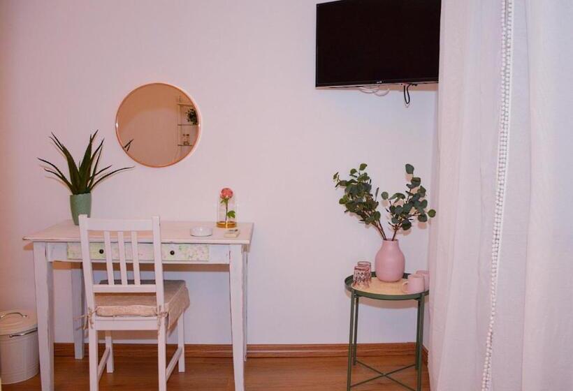 اتاق استاندارد, Mia's Rooms