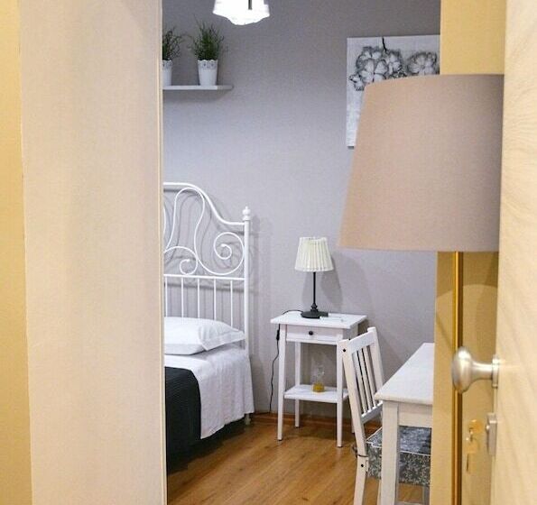 اتاق استاندارد, Mia's Rooms