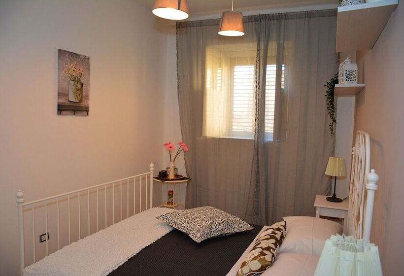 اتاق استاندارد, Mia's Rooms