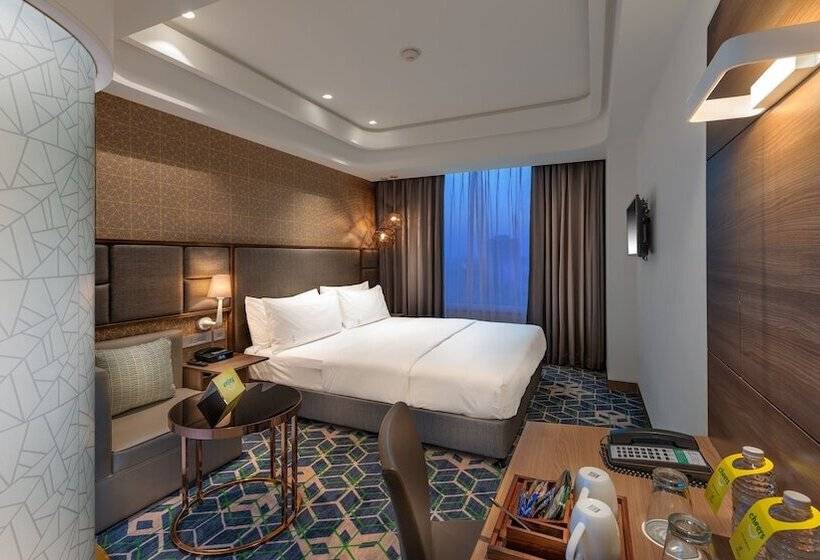 带城市景观及双人床的标准房间, Holiday Inn Gurugram Sector 90, An Ihg
