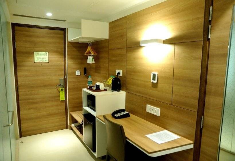 带城市景观及双人床的标准房间, Holiday Inn Gurugram Sector 90, An Ihg