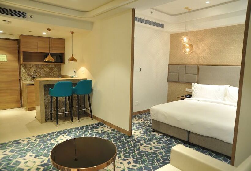 带阳台套房, Holiday Inn Gurugram Sector 90, An Ihg