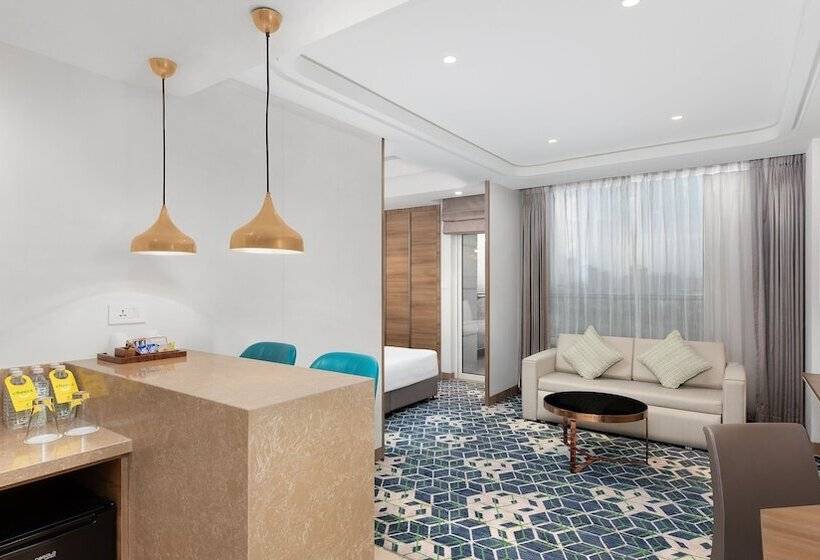 带阳台套房, Holiday Inn Gurugram Sector 90, An Ihg