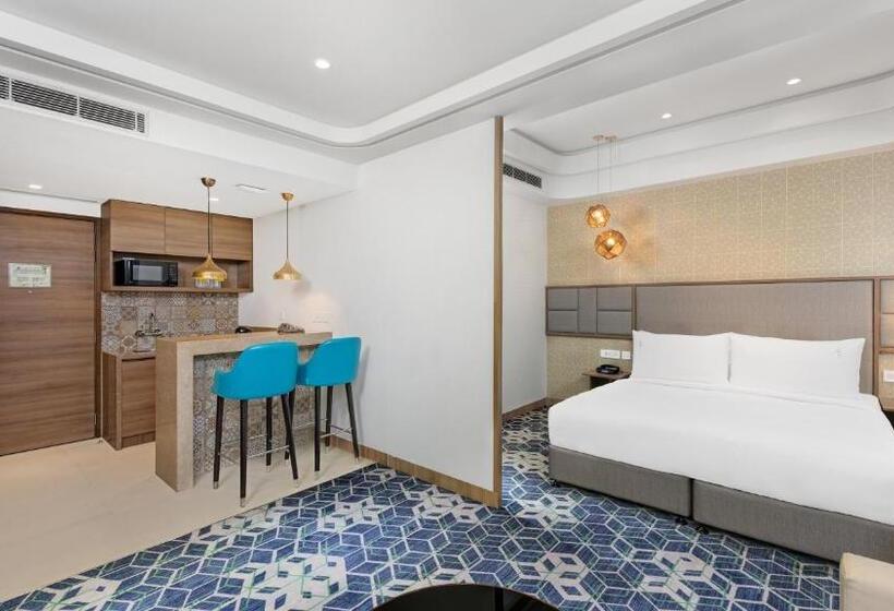 带阳台套房, Holiday Inn Gurugram Sector 90, An Ihg