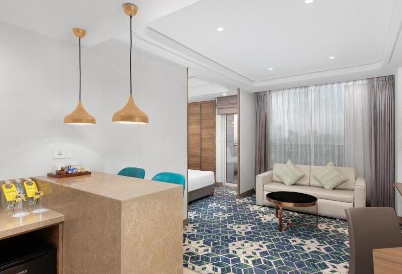 带阳台套房, Holiday Inn Gurugram Sector 90, An Ihg