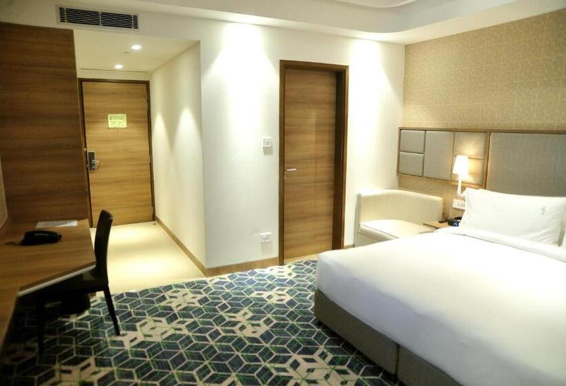 适合残疾人士使用的带超级大床的标准间, Holiday Inn Gurugram Sector 90, An Ihg