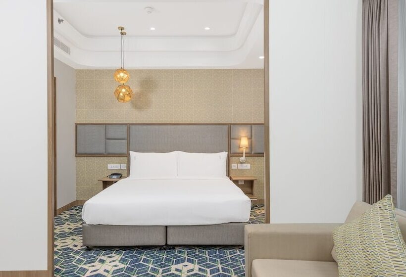 带阳台套房, Holiday Inn Gurugram Sector 90, An Ihg