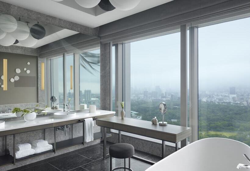 Люкс Вид на Сад, Four Seasons Hotel Tokyo At Otemachi
