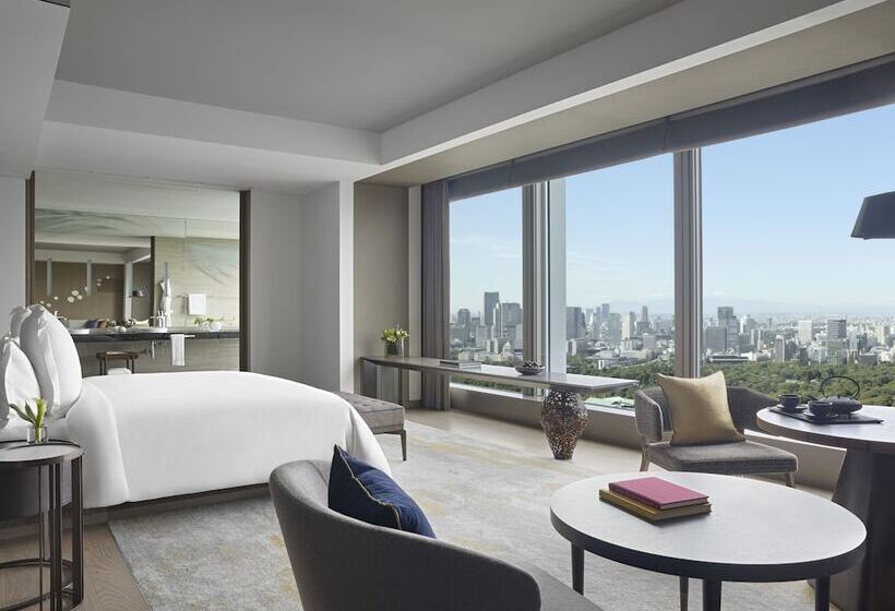Люкс Вид на Сад, Four Seasons Hotel Tokyo At Otemachi