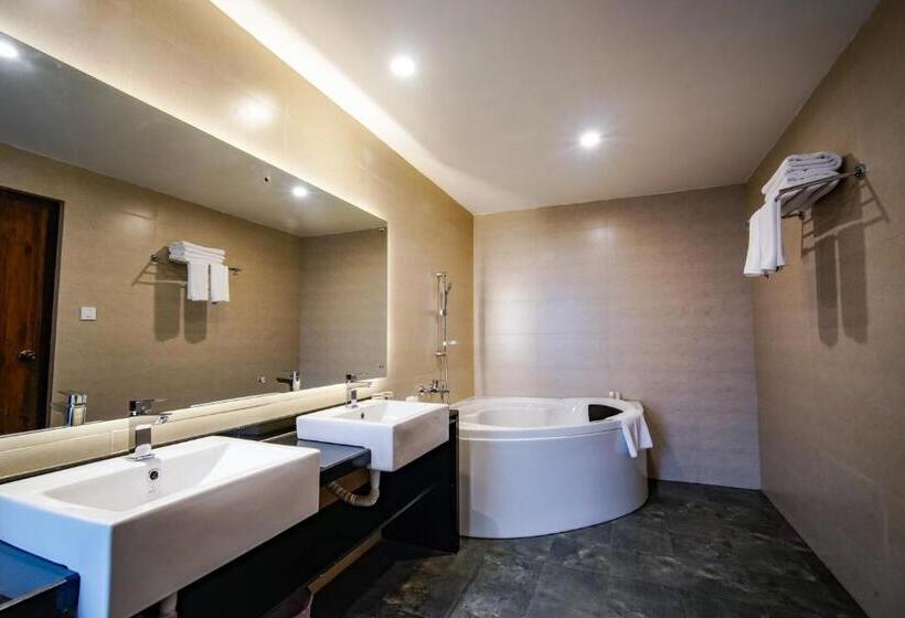 سوییت اجرایی, Bar Peepal Resort
