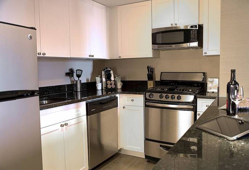 سوئیت 2 خوابه, The Windsor Suites Philadelphia